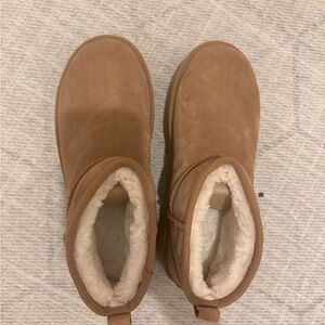 COMPLETELY NEW UGG (Chestnut) Classic Ultra Mini Platform Boots Size 9
